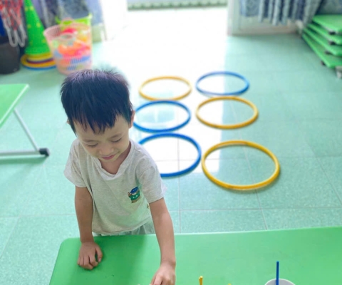 Vận Động Bật Vòng Đi Thăng Bằng Trên Ghế 