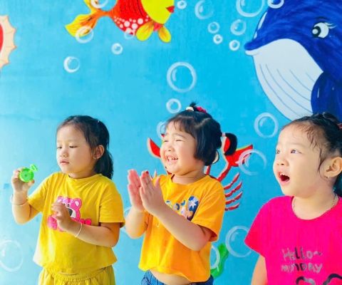 Hoạt Động Ngoài Trời Thổi Bong Bóng Bằng Hơi